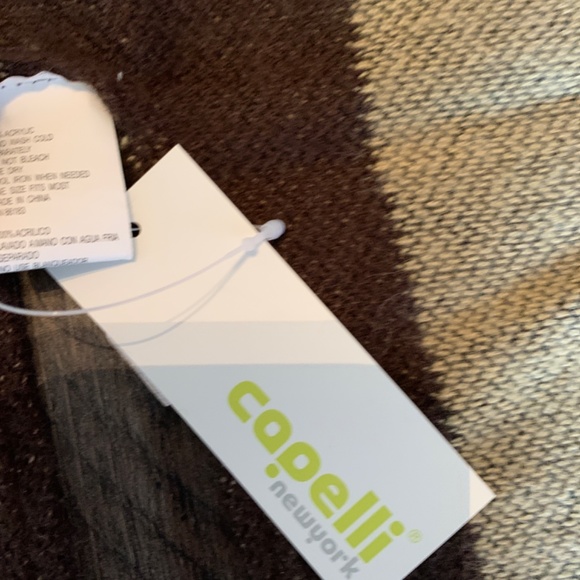 Capellini New York large 49x57 wrap . NWT .‎ Retail 49 - Picture 2 of 3